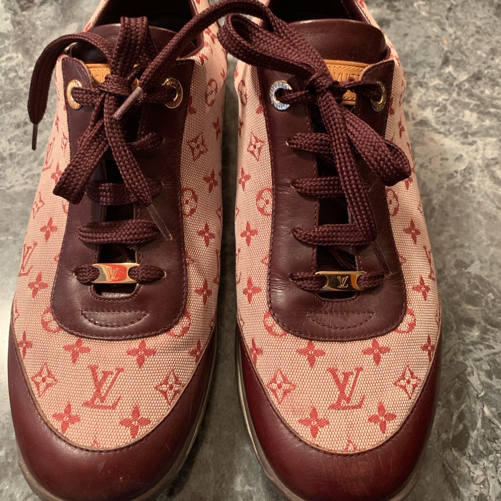 Authentic Louis Vuitton Shoes Sz 39 sneakers